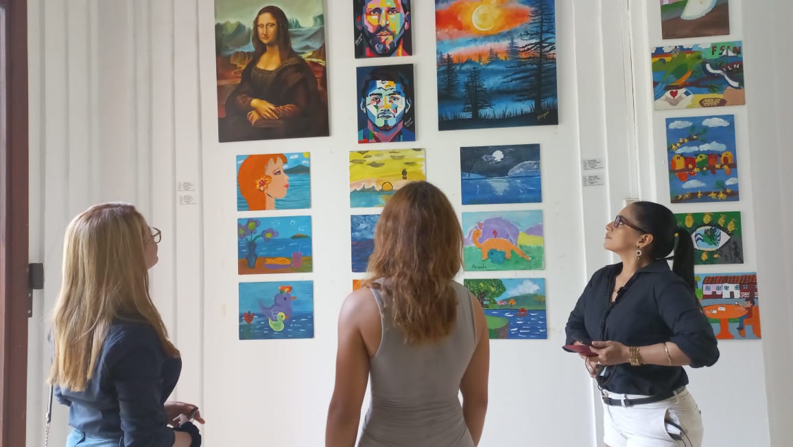 Abierta al público exposición con más de 100 pinturas en el Palacio de la Cultura