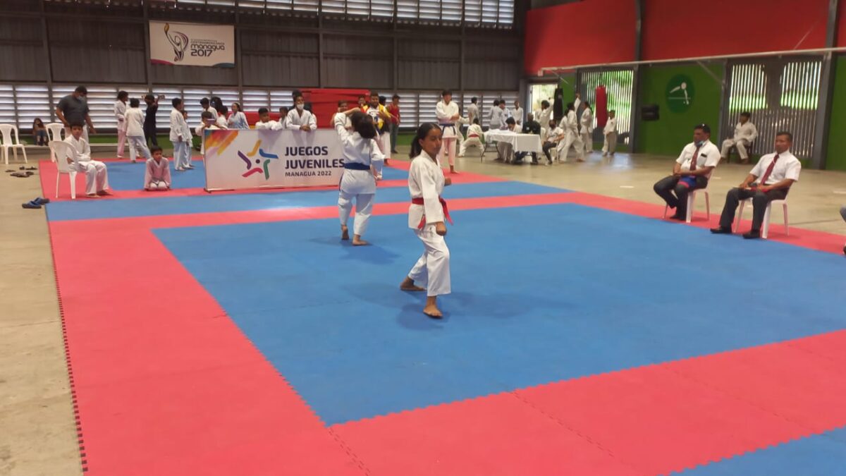 Jóvenes demuestran habilidades de combate, en Torneo Nacional de Karate