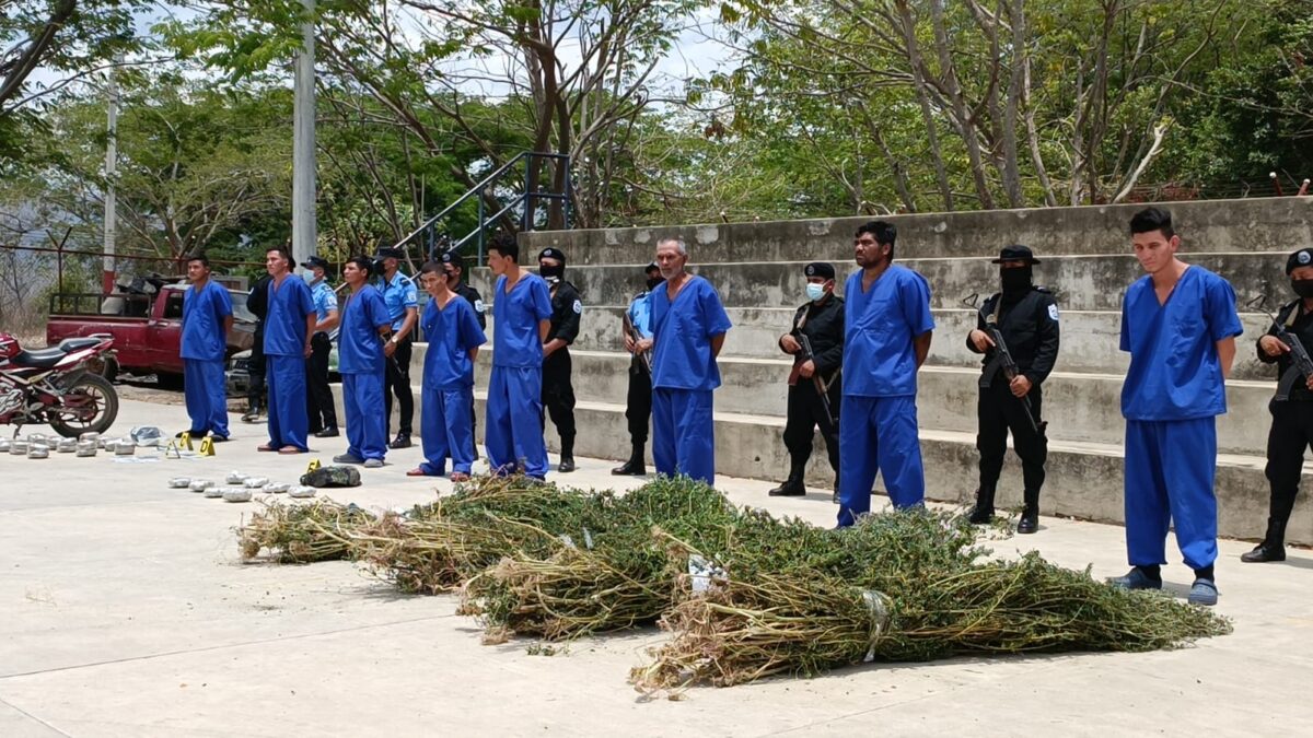 Policía Nacional captura 8 abastecedores de droga en Jalapa y Murra