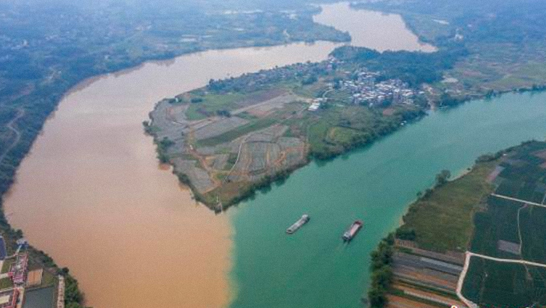 Dos ríos crea una curiosa ‘frontera bicolor’ en China