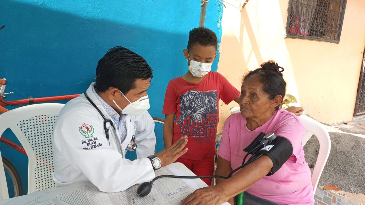 Acercan servicios de clínicas móviles a los habitantes del barrio Rubén Darío  