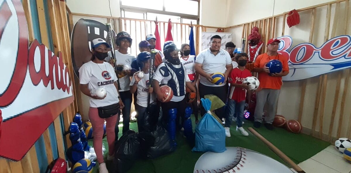 Entregan utilaje deportivo infantil en municipios de Nicaragua