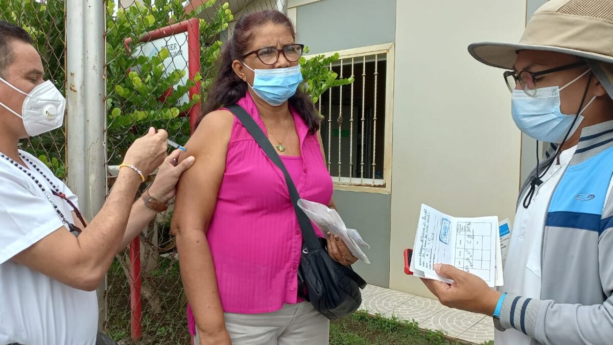 Más ciudadanos reciben la vacuna contra la Covid-19 en Managua