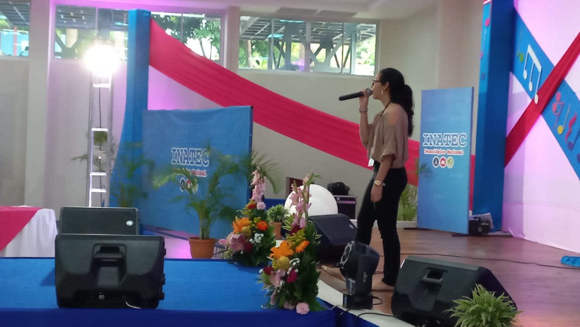 Estudiantes de Inatec demuestran sus habilidades en el canto y en el idioma inglés