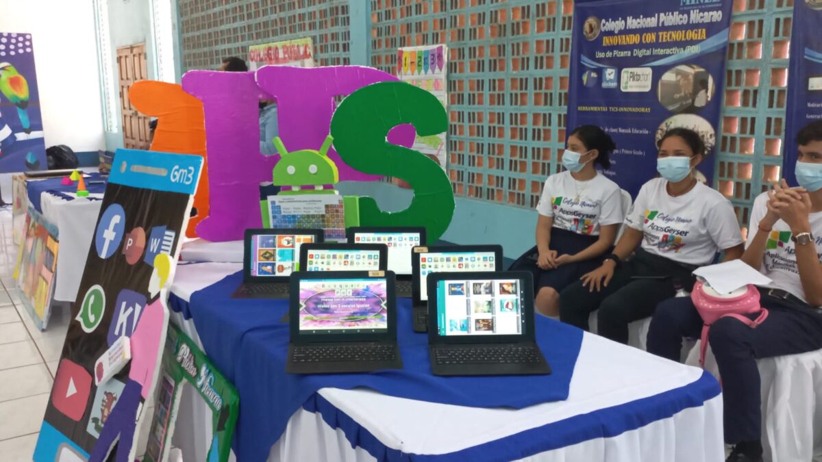 Estudiantes nicaragüenses presentan proyectos de robótica y aplicaciones digitales