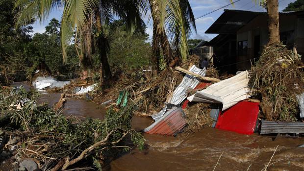 Más de 900 personas serán evacuadas por onda tropical en Costa Rica