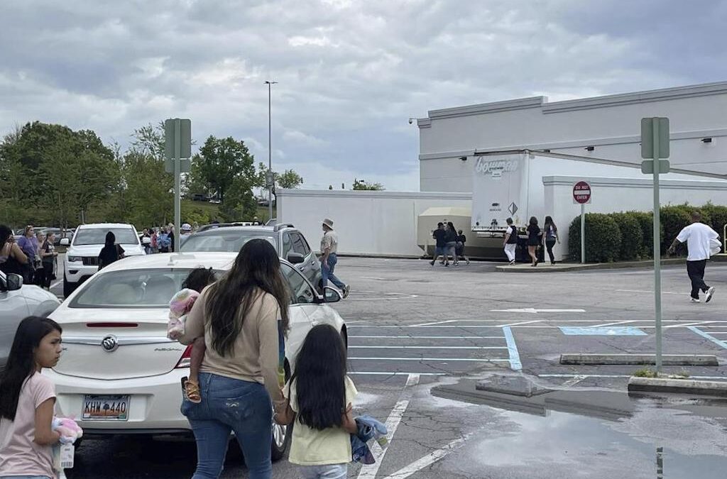 Varios heridos deja tiroteo en un centro comercial en Carolina del Norte