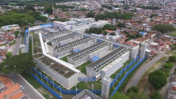 Intento de fuga e incendio deja 52 muertos en cárcel colombiana