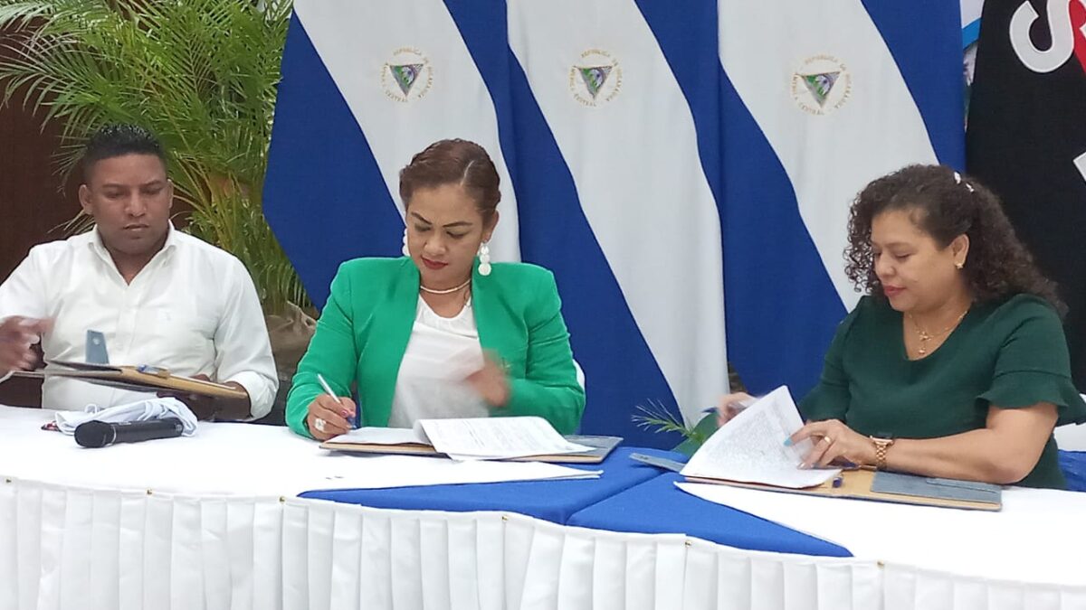 Marena firma convenios de conservación en bosques del Caribe Norte