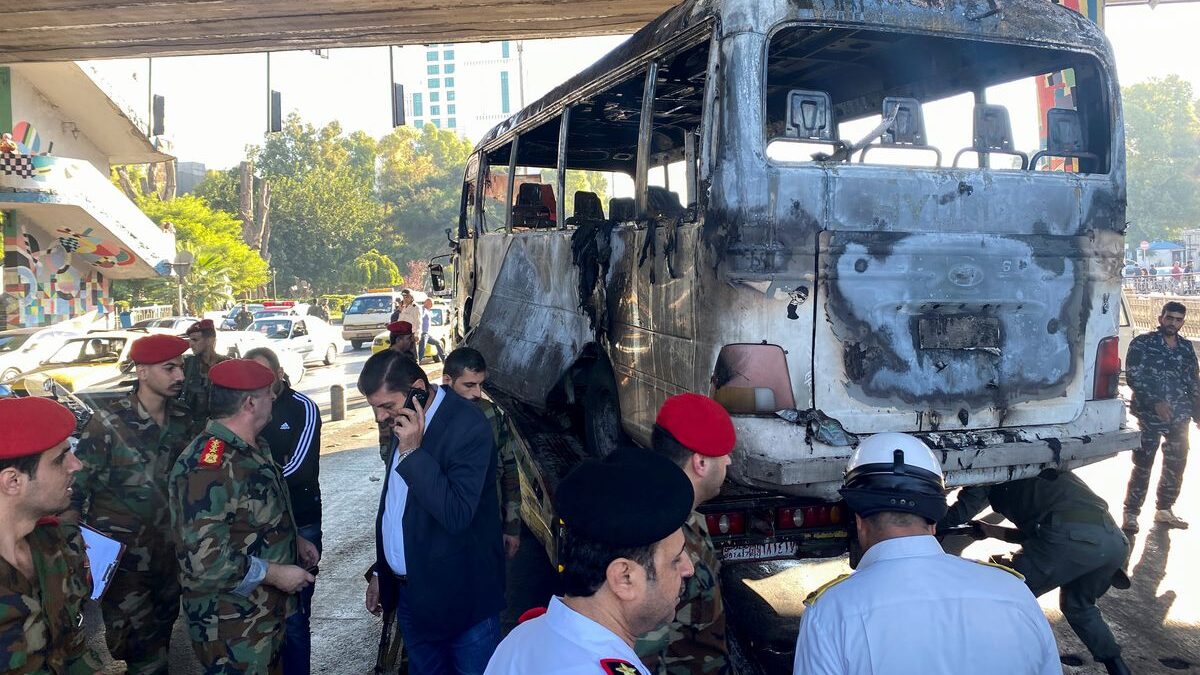 Al menos 13 muertos en un ataque contra un autobús en Siria