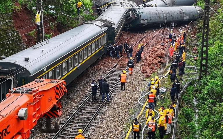 Muertos y heridos deja un tren al descarrilarse en el sur de China