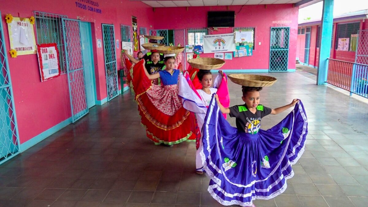 Niñez de boaqueña sale al rescate del folclore nicaragüense