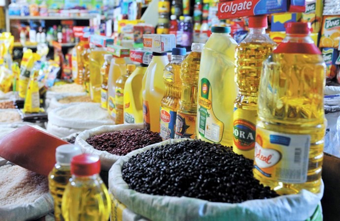 Precio de litro de aceite registra una baja en el mercado Candelaria