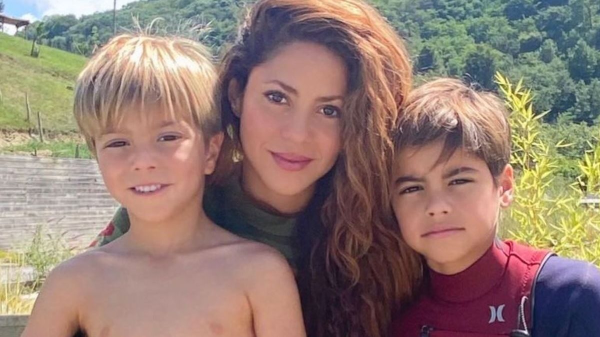Shakira y sus hijos dejan Barcelona para irse de vacaciones