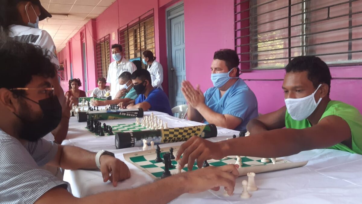 El ajedrez, el deporte que ayuda a pacientes del hospital Psicosocial