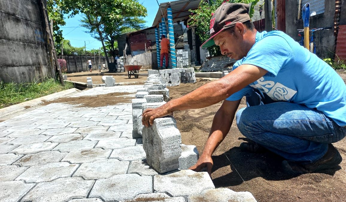 Avanza la construcción de calles para el pueblo en el municipio de Corinto