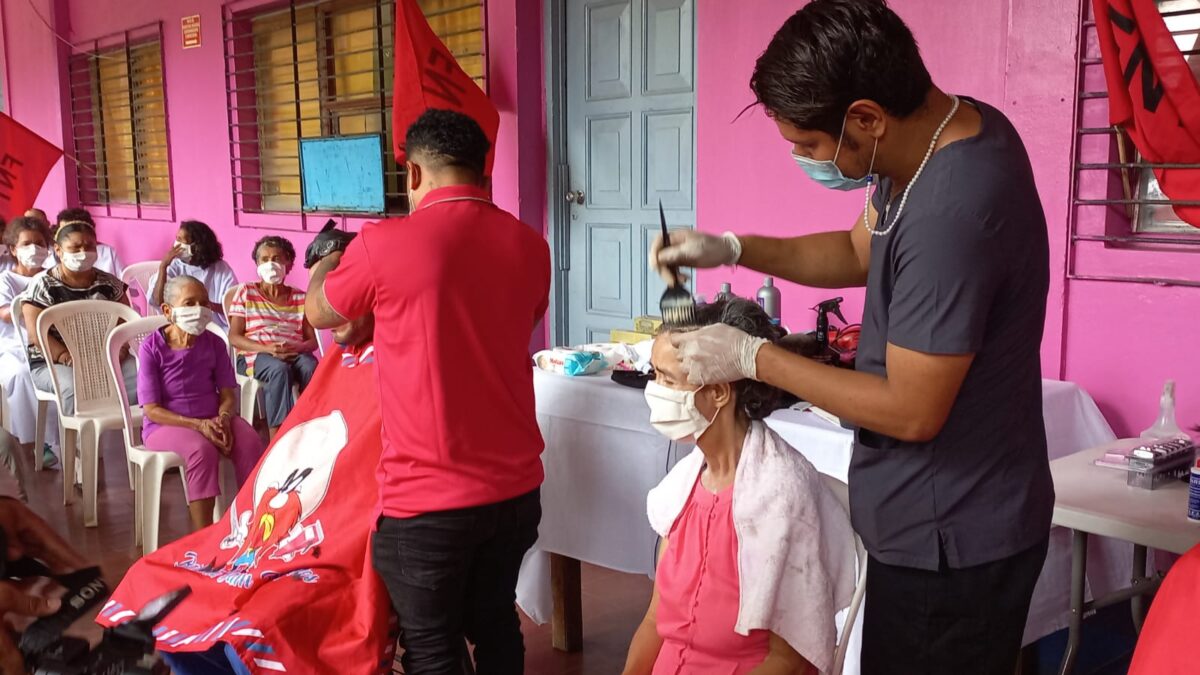 Embellecen y consienten a los pacientes del hospital psicosocial de Managua