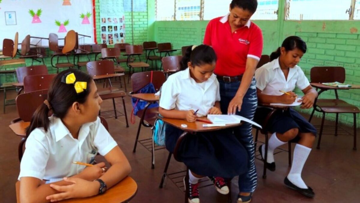 Más de 400 estudiantes de magisterio inician sus prácticas docentes en Nicaragua