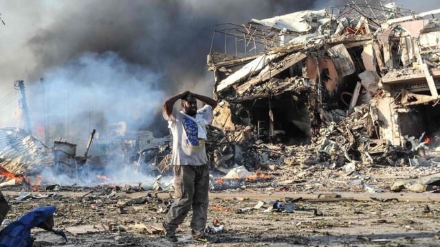Fuerte explosión deja número interminable de víctimas en Somalia
