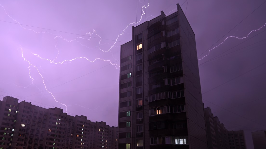 Moscú: un muerto y al menos 10 heridos deja tormenta eléctrica
