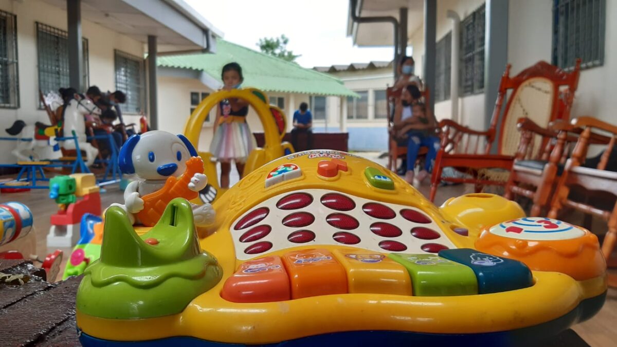 Psicólogos nicaragüenses fortalecen atención de niños autistas