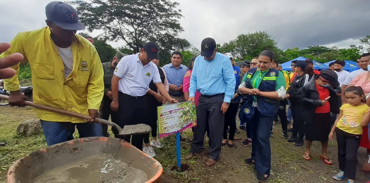 Inauguran rotulación de plantas en arboretum de Ciudad Sandino