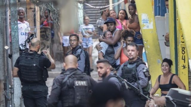Tiroteo entre policías y criminales deja 6 muertos en Río de Janeiro