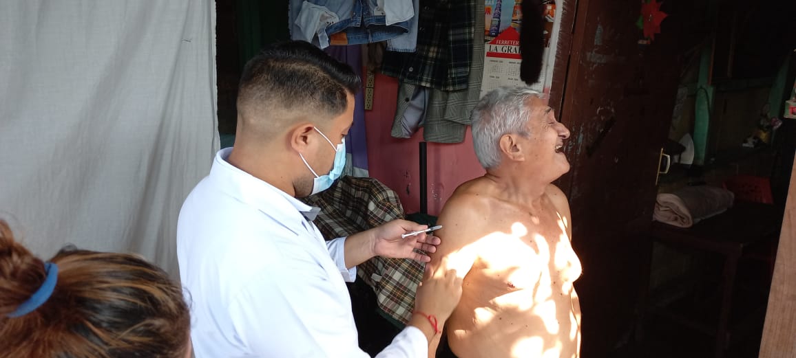 Brigadistas visitan unas 600 viviendas del barrio El Recreo, para vacunar a las familias