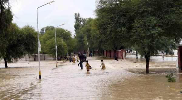 Declaran emergencia nacional ante severas inundaciones en Pakistán