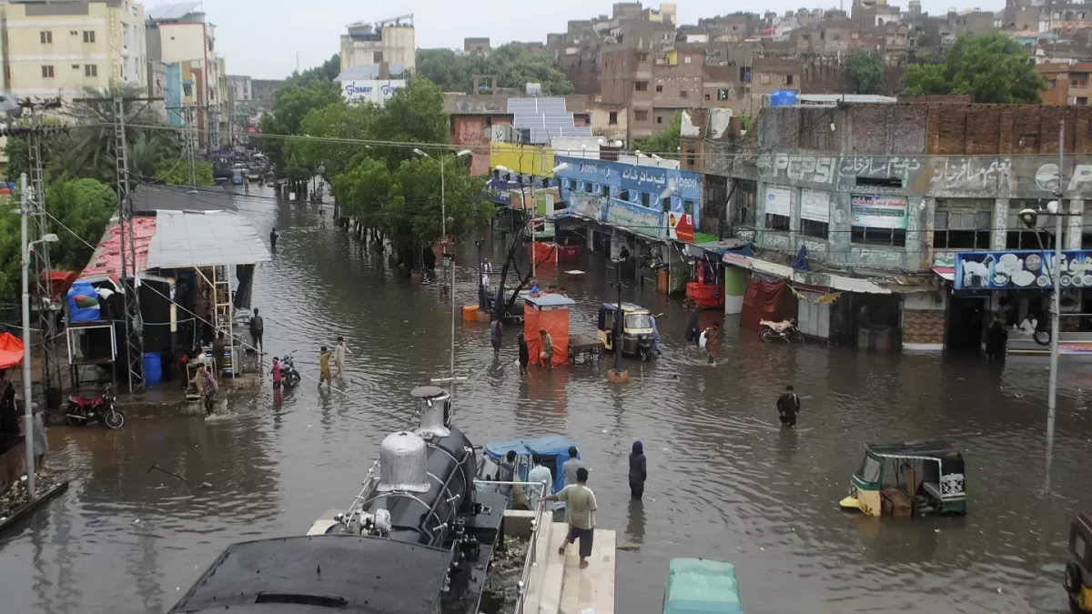 Declaran estado de emergencia nacional por fuertes lluvias en Pakistán