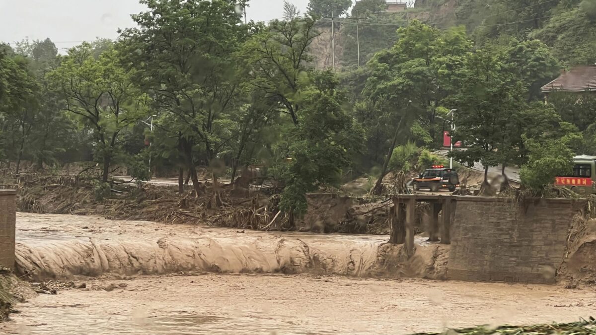 Al menos 17 mil personas son evacuadas por fuertes lluvias al suroeste de China