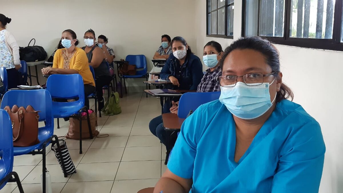 Fisiatras facilitan tratamientos naturales y asequibles a la población nicaragüense