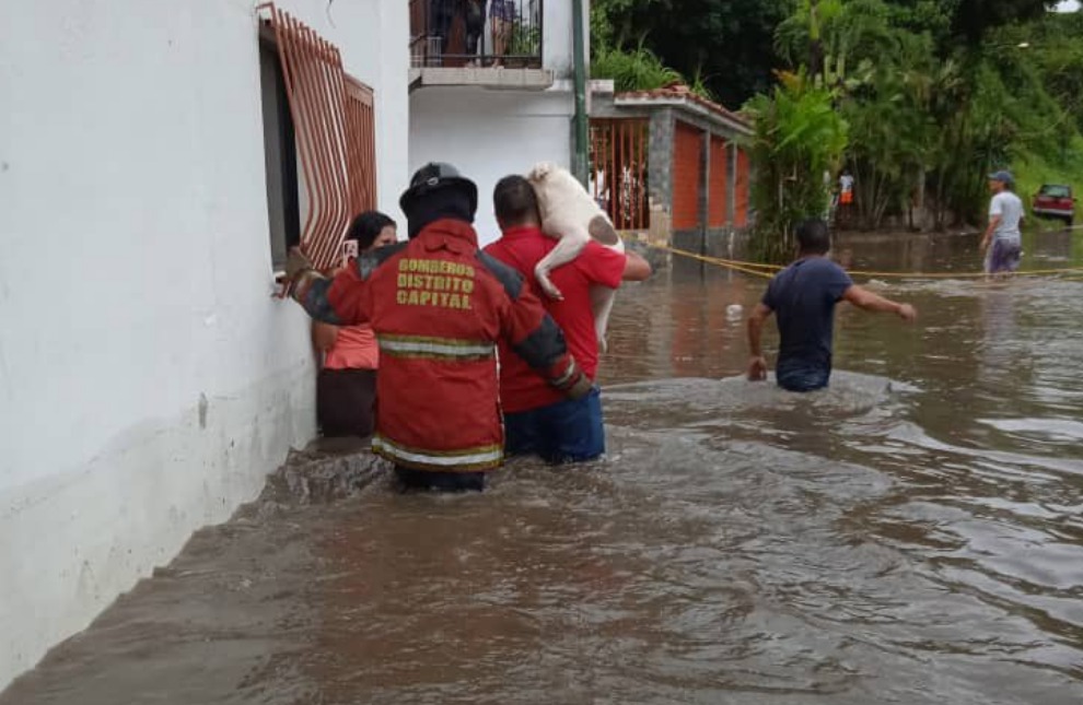 Activan Centro de Control de Emergencias ante fuertes lluvias en Venezuela