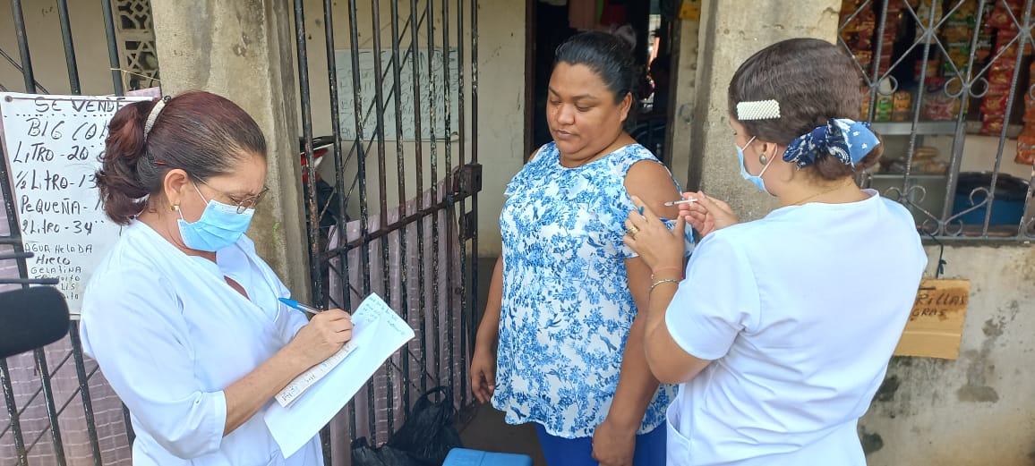 Habitantes del distrito VI se preocupan por vacunarse contra la Covid-19
