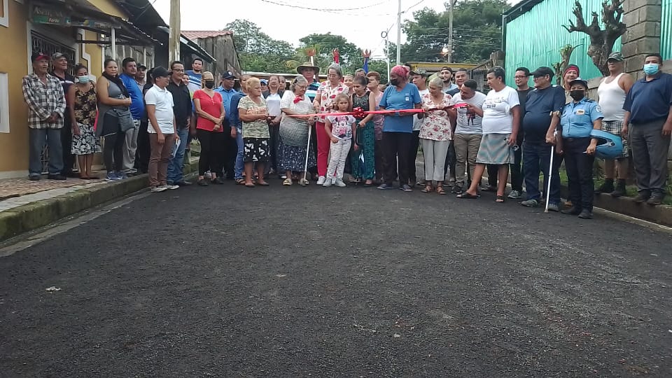 Inauguran nuevas calles asfaltadas en Santa Teresa