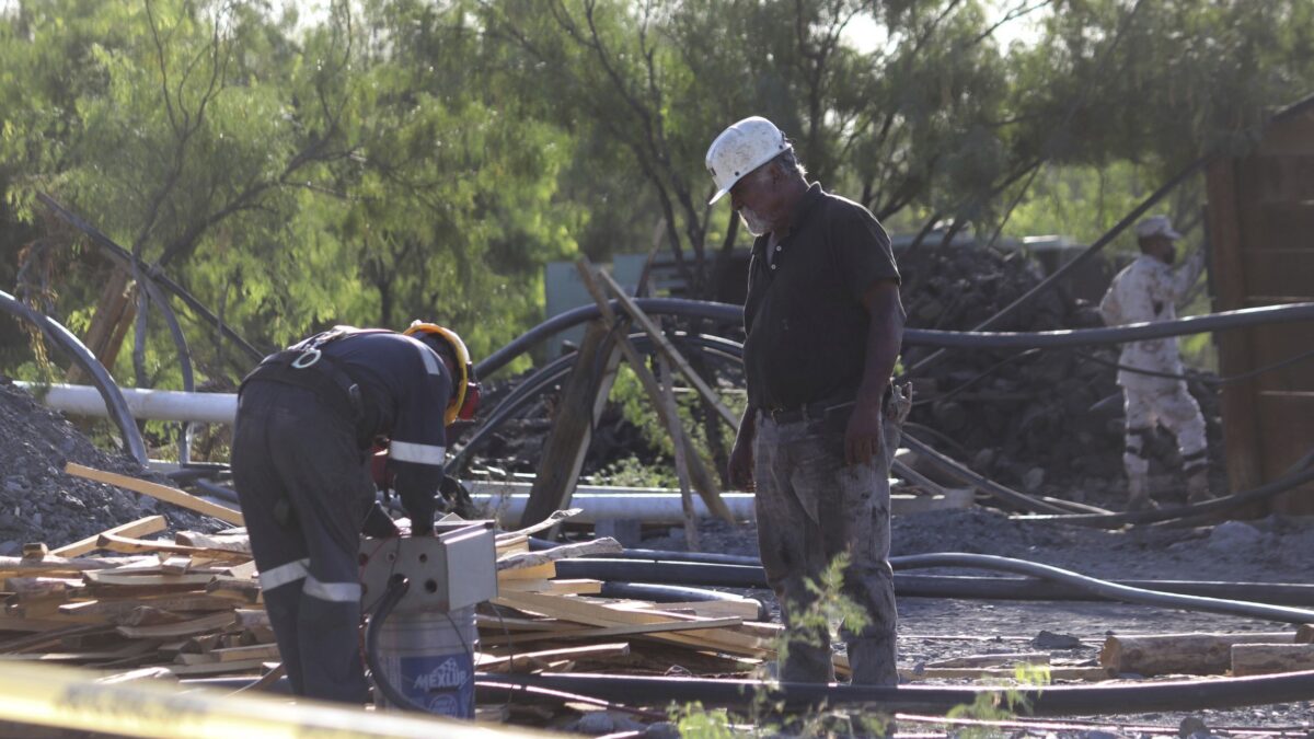 Inundaciones detienen trabajo de rescate de los mineros en México