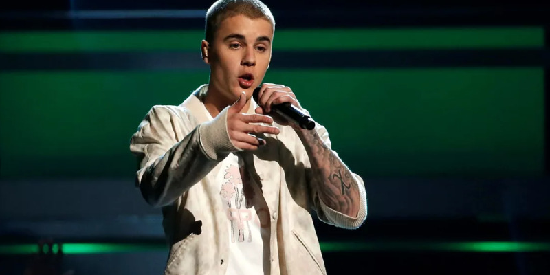 Justin Bieber vuelve a los escenarios luego de recuperarse de una parálisis facial