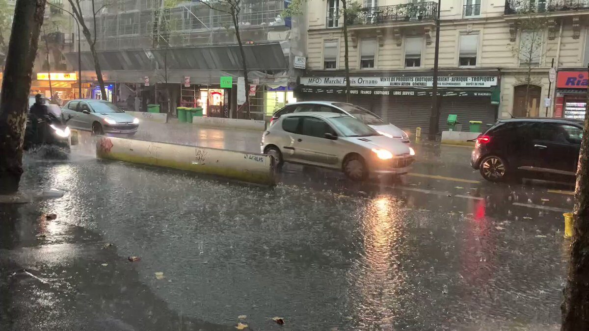 Lluvias dejan inundaciones en varias calles y estaciones de metro en París