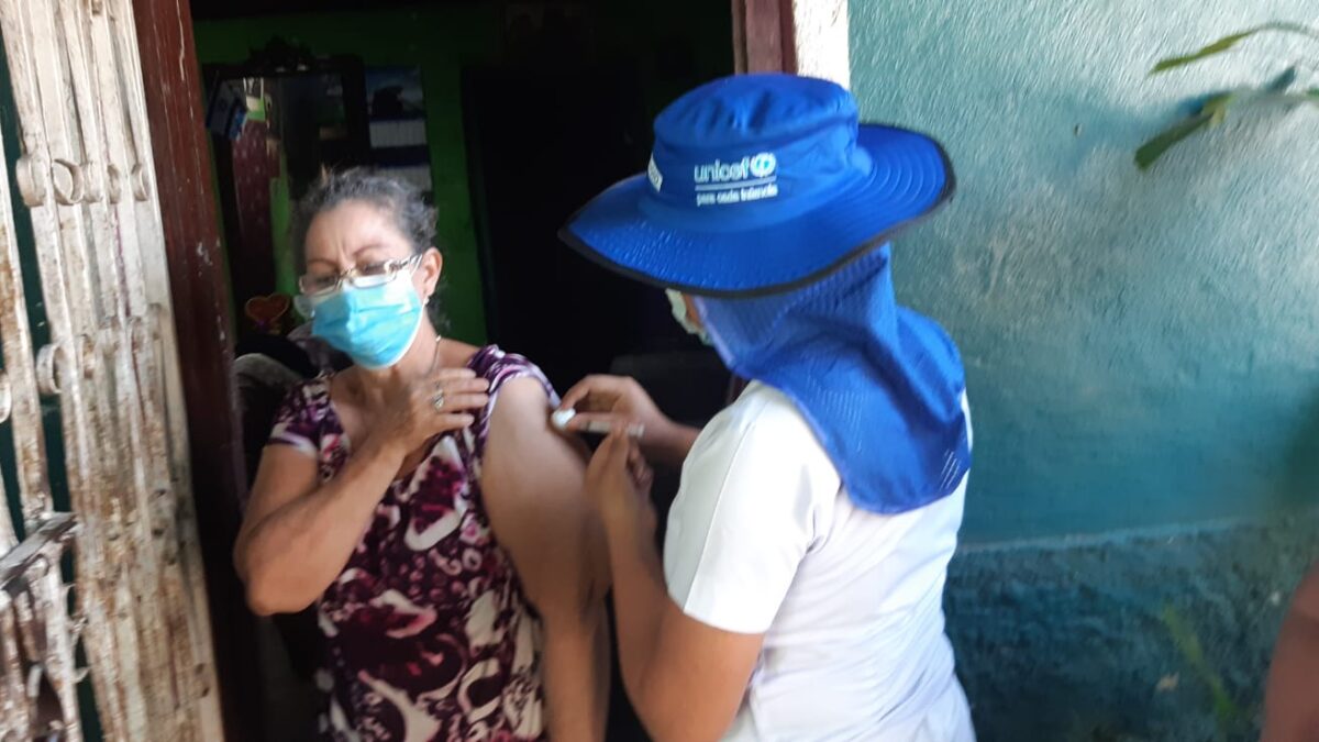 Médicos instan a los nicaragüenses a cumplir esquemas de vacunas contra la Covid-19