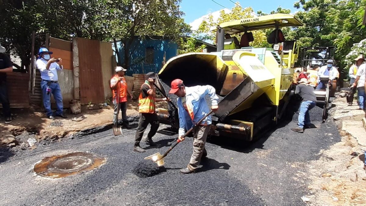 Plan anual de revestimiento asfáltico de calles avanza un 83% en Managua