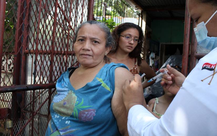 Pobladores de Tipitapa continúan reforzando su salud contra la Covid-19