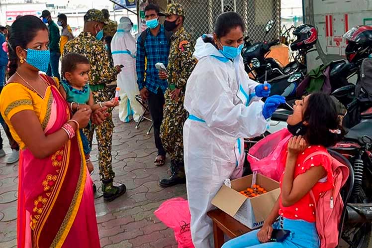 Se reportan casi 20 mil nuevos casos con coronavirus en la India