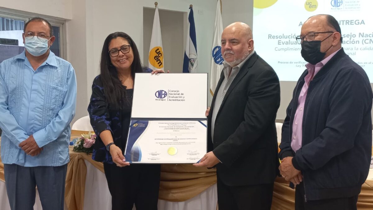 UCEM recibe certificación del CNEA