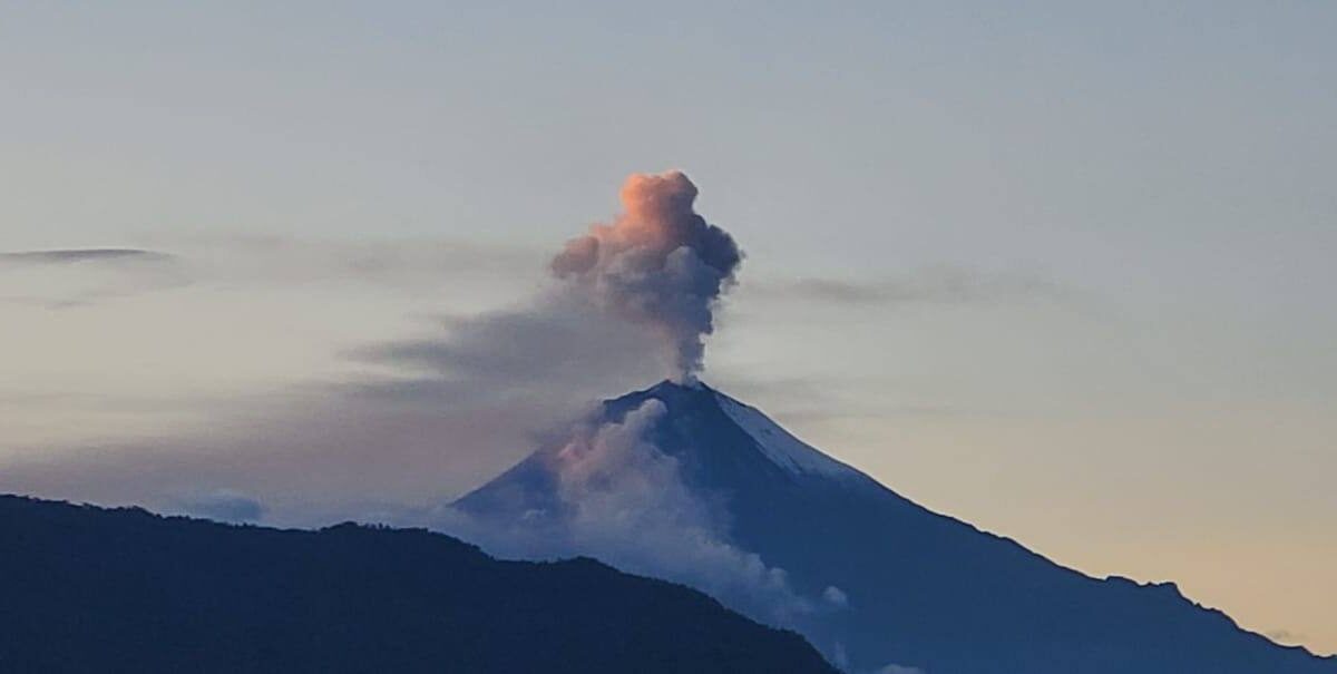 Autoridades mantiene en vigilancia el volcán Sangay en Ecuador