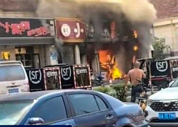 China: voraz incendio en un restaurante deja al menos 17 fallecidos