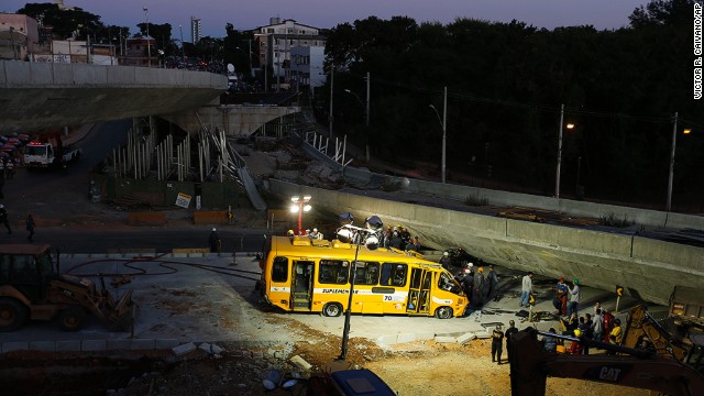 El colapso de un puente deja muertos y heridos en Brasil