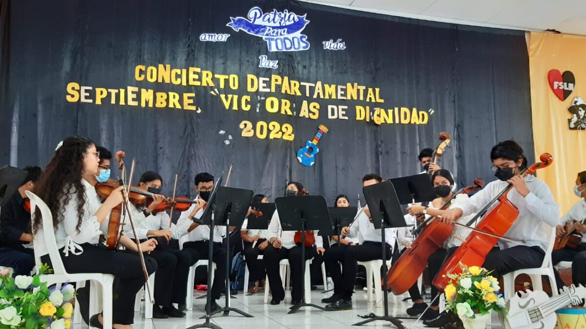 Coros estudiantiles de Nicaragua honran a la patria con conciertos