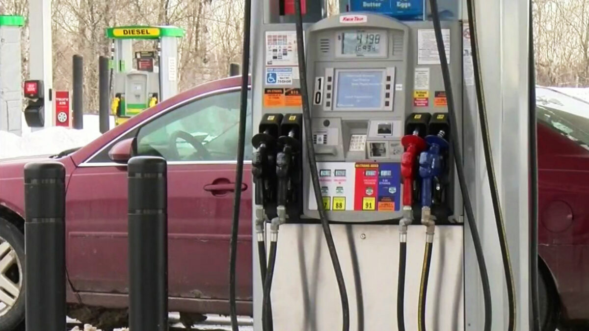 Se dispara el precio de la gasolina en Estados Unidos