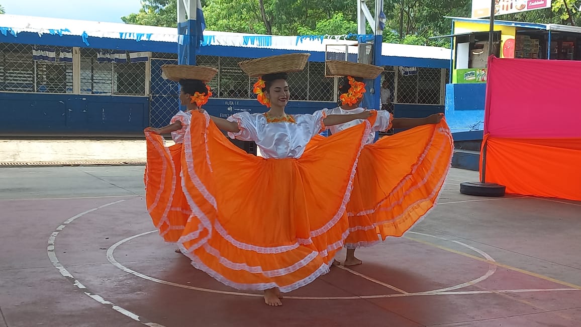 Estudiantes mantienen viva la cultura nicaragüense a través de festivales folclóricos