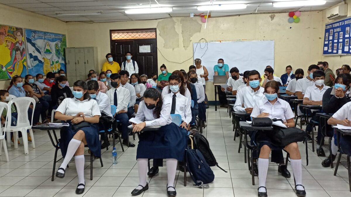 Estudiantes de secundaria de Managua participan en concurso «Para Mejores Alumnos»